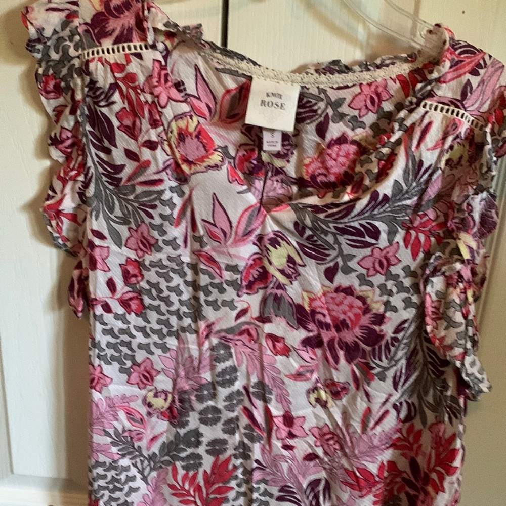 Pretty floral flutter sleeve top.